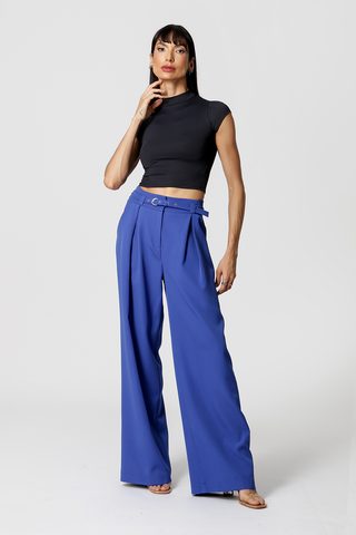 Blusa corta de cuello alto - NEGRA