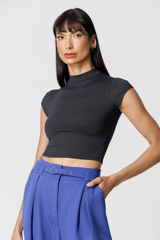 Blusa corta de cuello alto - NEGRA