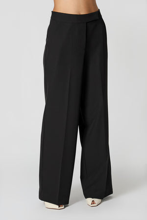 Calça Pantalona Alfaiatada Com Vinco