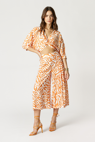 Blusa retorcida con mangas 3/4 - NARANJA 3070