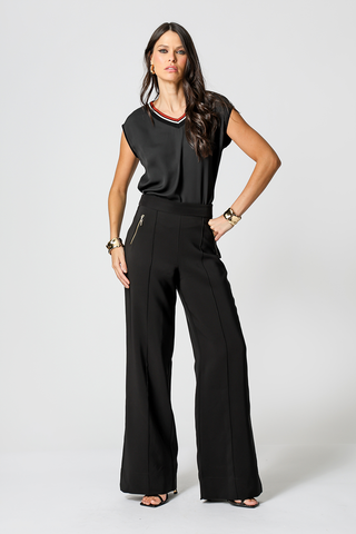 Blusa con escote recto - NEGRO