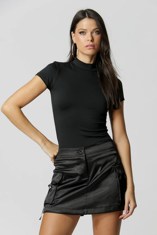 Blusa Gola Alta Com Manga Curta - PRETO