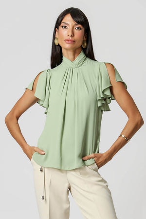 Blusa Com Pregas Na Gola e Manga Diferenciada