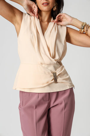 Blusa Transpassada com Fivelas