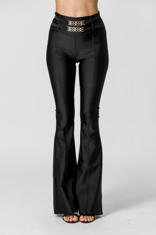 Calça Flare Com Cinto De Metal - PRETO