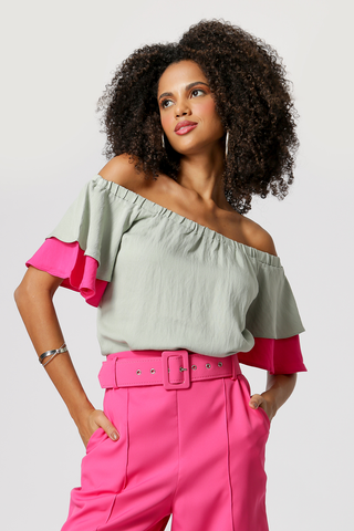 Blusa con hombros descubiertos y volantes - MINERAL