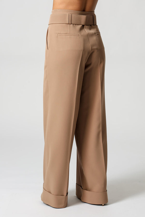 Calça Reta Alfaiataria Com Cinto Dourado