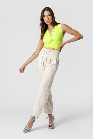 Blusa corta con giro y escote en pico - AMARILLO NEÓN