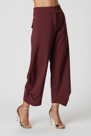 Calça Barrel De Alfaiataria Com Pregas Laterais