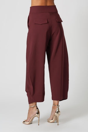 Calça Barrel De Alfaiataria Com Pregas Laterais