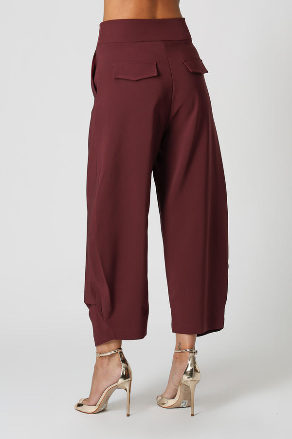 Calça Barrel De Alfaiataria Com Pregas Laterais