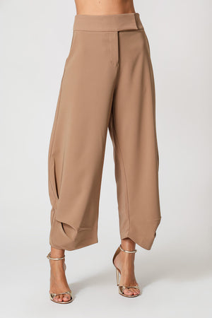 Calça Barrel De Alfaiataria Com Pregas Laterais