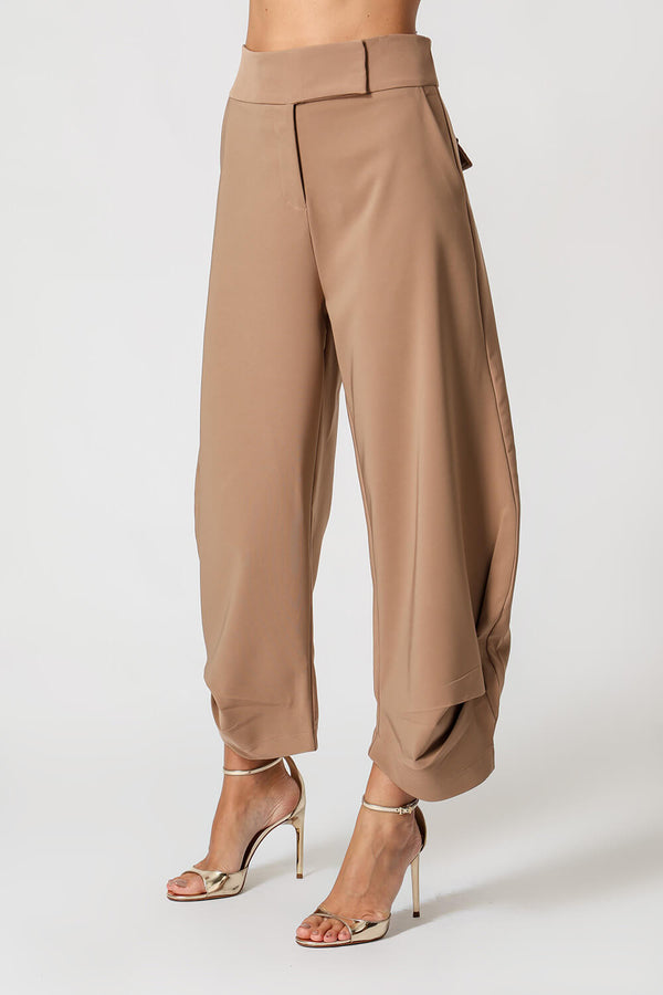 Calça Barrel De Alfaiataria Com Pregas Laterais