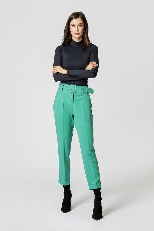 Calça Cenoura Alfaiataria com Cinto