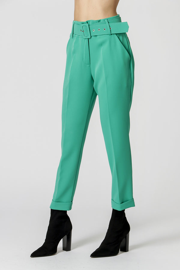 Calça Cenoura Alfaiataria com Cinto