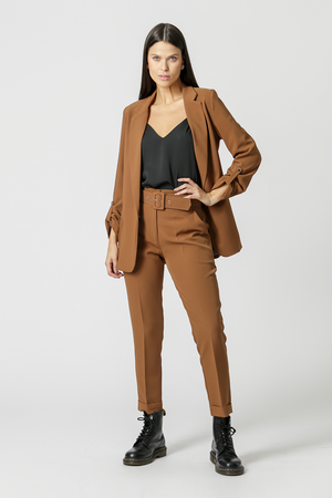 Calça Cenoura Alfaiataria com Cinto