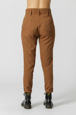 Calça Cenoura Alfaiataria com Cinto