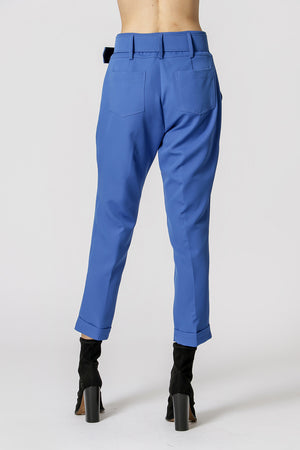 Calça Cenoura Alfaiataria com Cinto