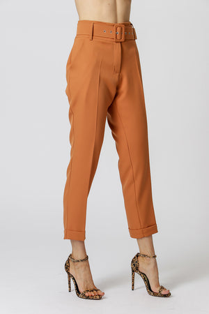 Calça Cenoura Alfaiataria com Cinto