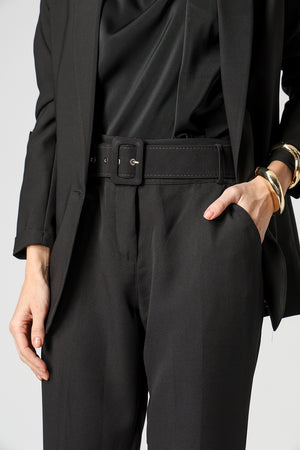 Calça Cenoura Alfaiataria com Cinto