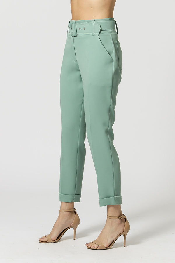 Calça Cenoura Alfaiataria com Cinto