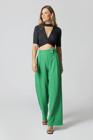 Blusa con cuello de pico - NEGRA