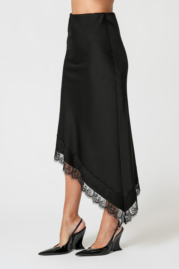 Saia Assimétrica Em Cetim Com Renda