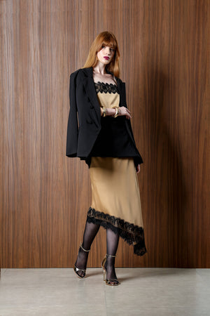 Saia Assimétrica Em Cetim Com Renda