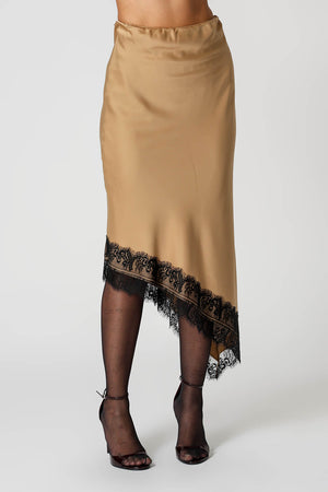 Saia Assimétrica Em Cetim Com Renda