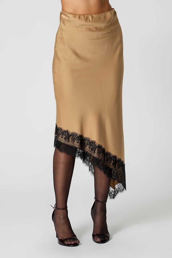 Saia Assimétrica Em Cetim Com Renda