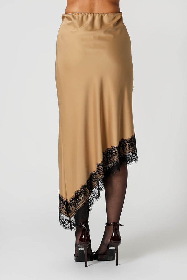 Saia Assimétrica Em Cetim Com Renda