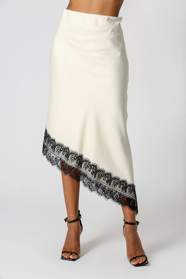 Saia Assimétrica Em Cetim Com Renda