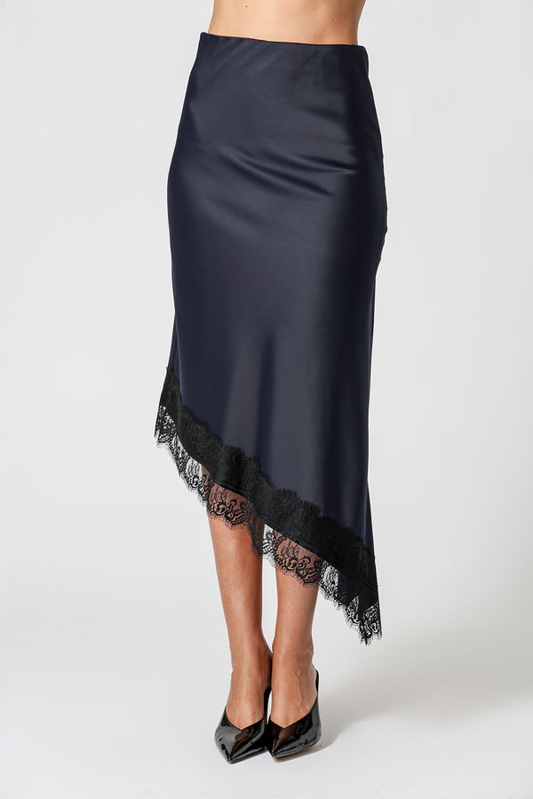 Saia Assimétrica Em Cetim Com Renda