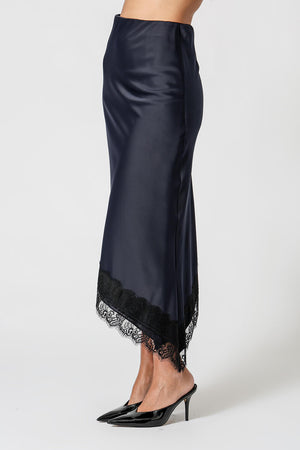 Saia Assimétrica Em Cetim Com Renda