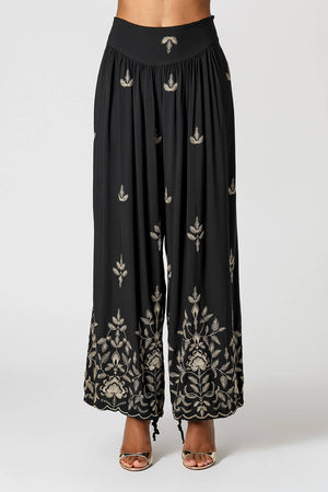 Calça Aladim Em Viscose Com Bordado