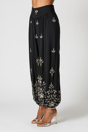 Calça Aladim Em Viscose Com Bordado