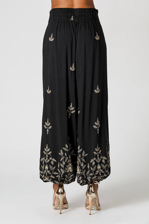 Calça Aladim Em Viscose Com Bordado