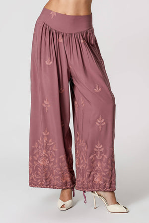 Calça Aladim Em Viscose Com Bordado