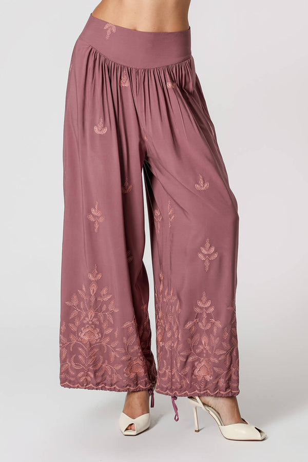 Calça Aladim Em Viscose Com Bordado