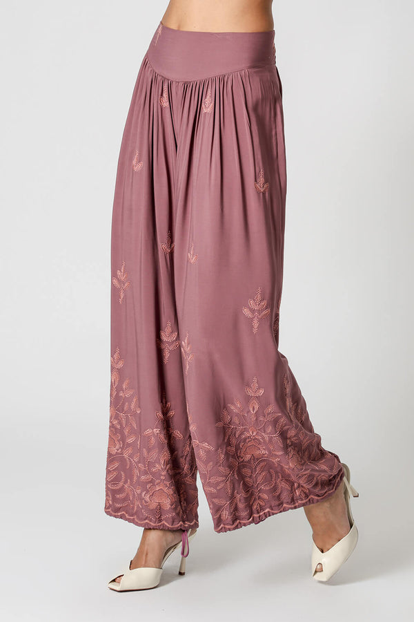 Calça Aladim Em Viscose Com Bordado