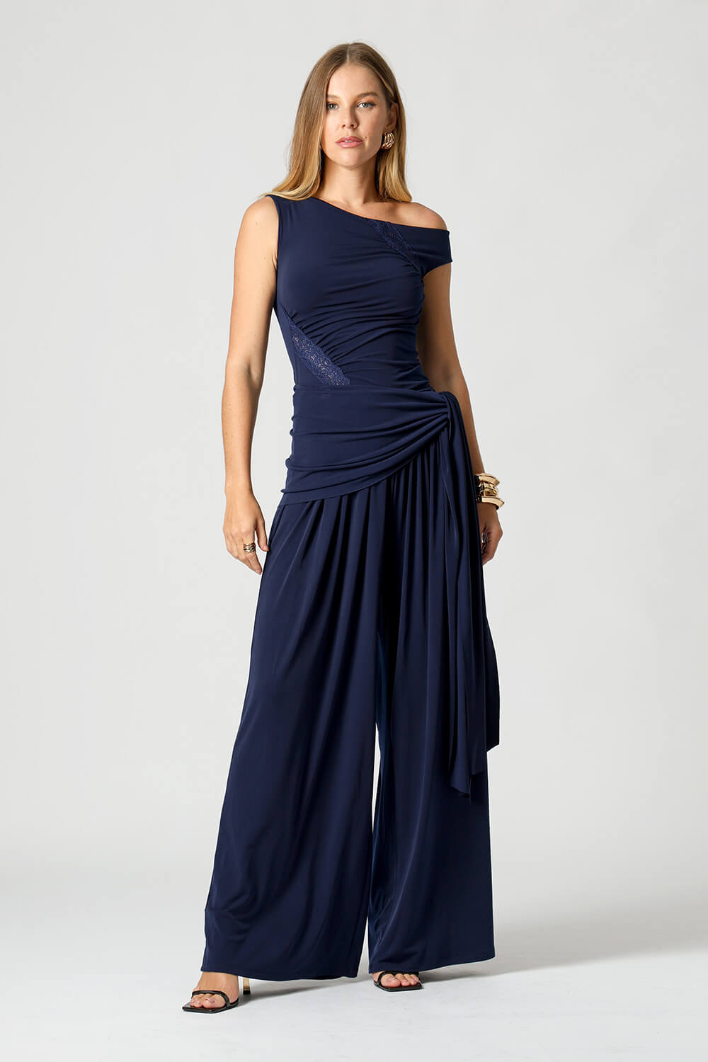 Blusa Ombro Assimétrico com Renda
