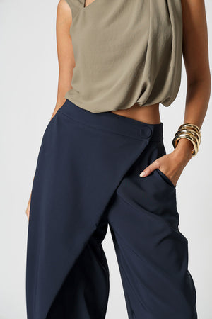 Calça Ballon De Alfaiataria Com Cós Transpassado