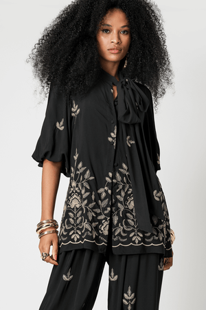 Camisa em Viscose Com Faixa e Bordado