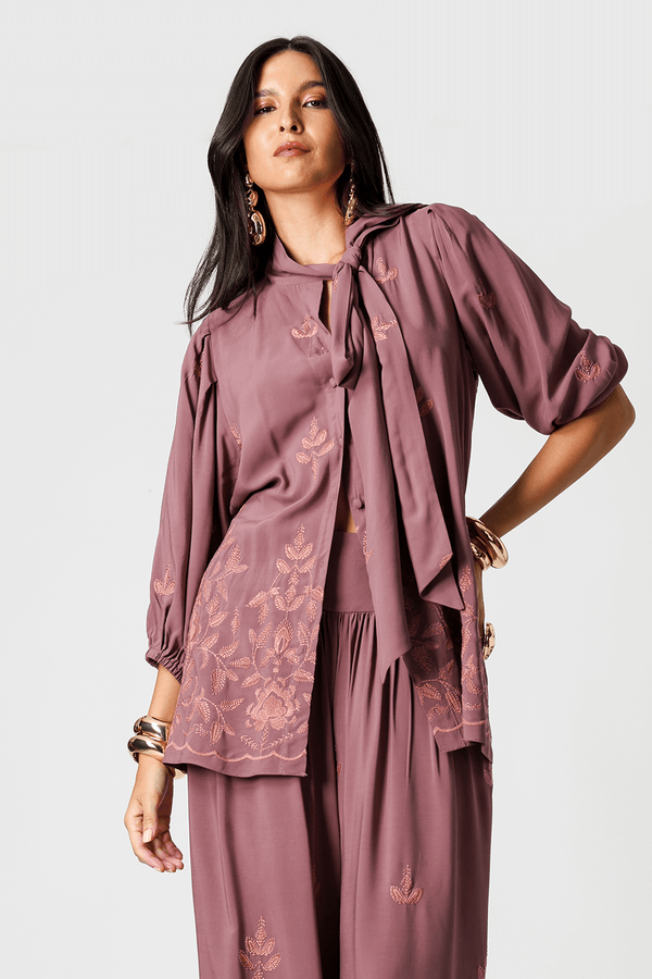 Camisa em Viscose Com Faixa e Bordado