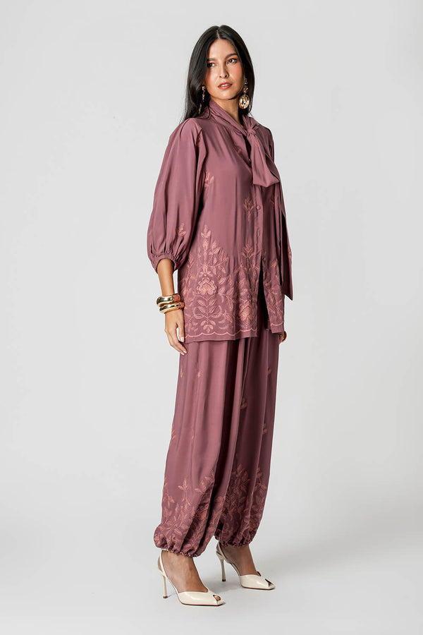 Camisa em Viscose Com Faixa e Bordado