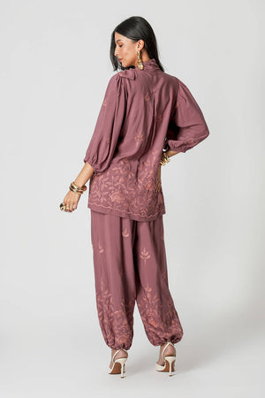 Camisa em Viscose Com Faixa e Bordado