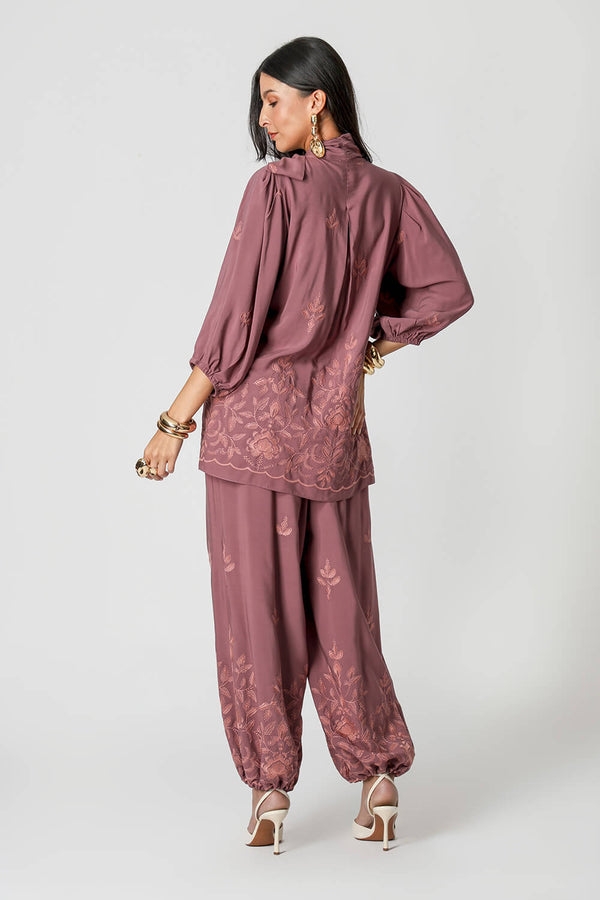 Camisa em Viscose Com Faixa e Bordado