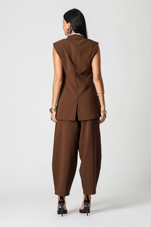 Colete e Blusa Alfaiataria com Ombreiras