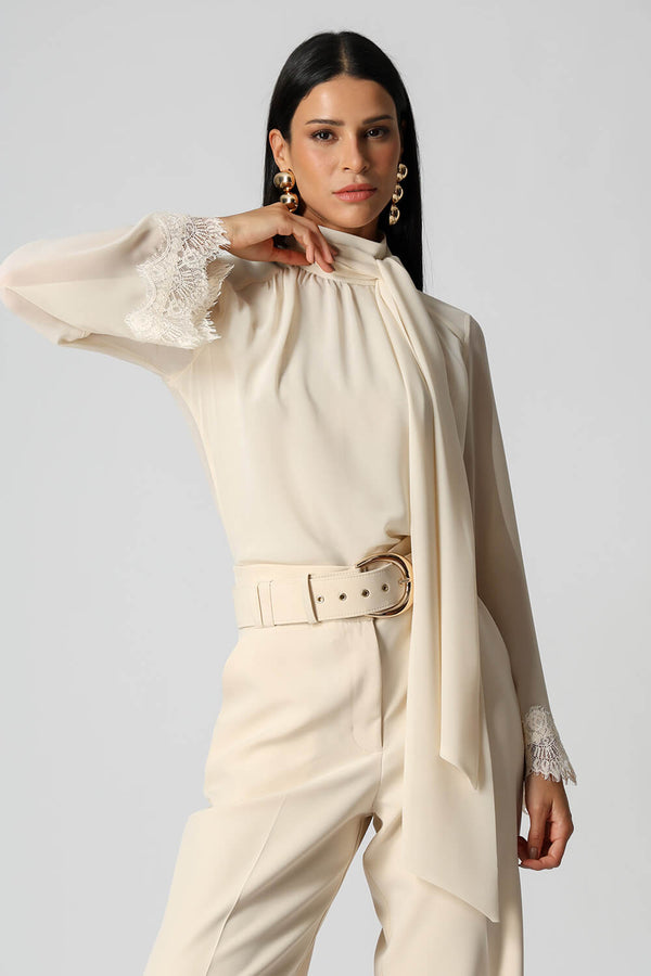 Blusa Com Lenço e Punho de Renda