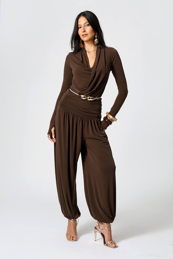 Calça Versátil Pantalona com Ajuste na Barra